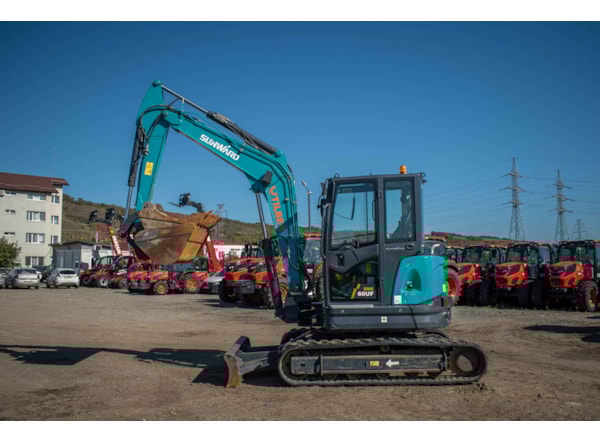 Midiexcavator SUNWARD 60 uf DISPONIBIL PENTRU INCHIRIERE de vanzare